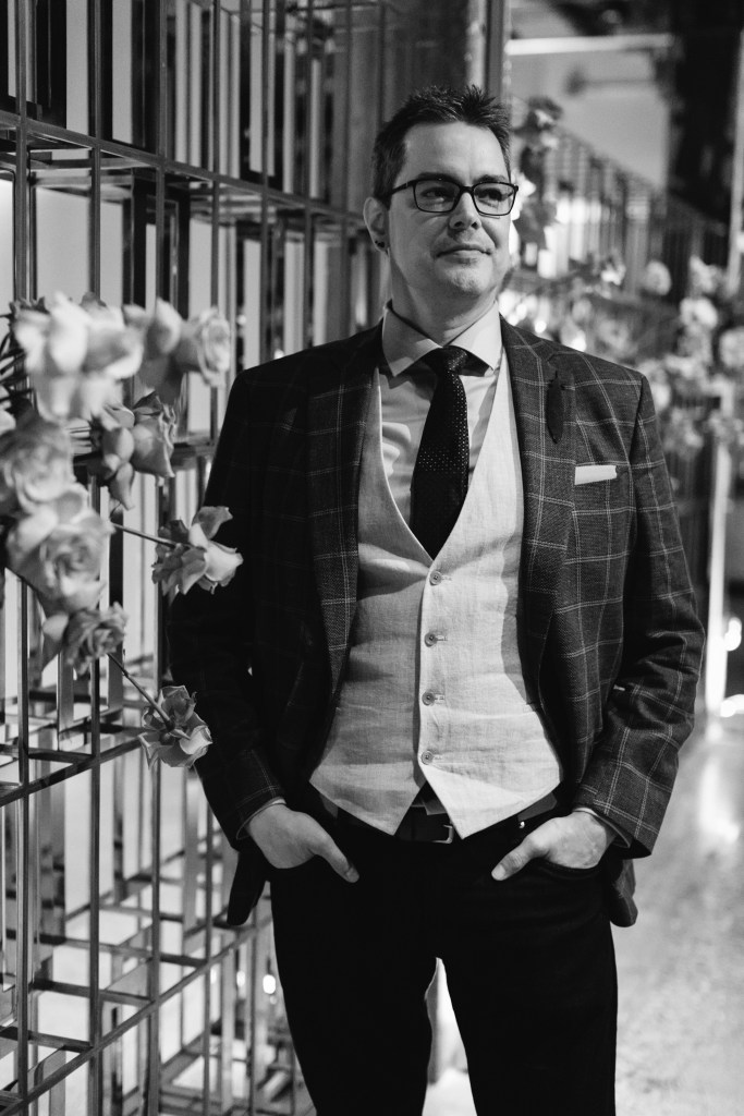 AUTHOR PHOTO © CACA SANTORO